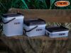 ROK 17 literes Szögletes Csalis vödör + betét + tető szett Square Bait Bucket + Basin Black set - Áttetsző