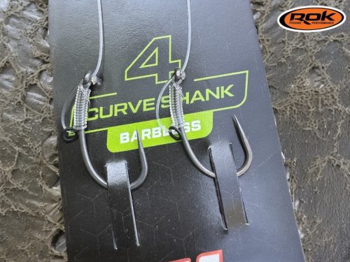 ROK D-RIG Curve Shank Barbless - 2db/csomag - előkötött szakáll nélküli horog - 8 - 0,32mm